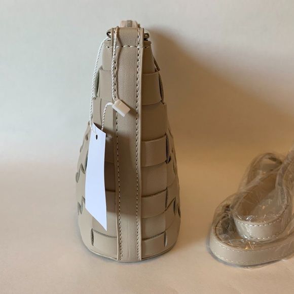 Basket Weave Bucket Bag / Handbag in Tan - NWT - Picture 6 of 12